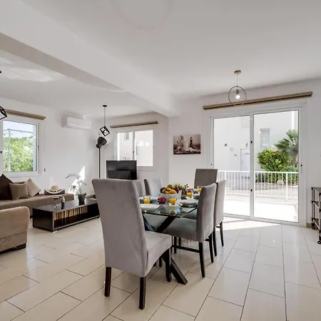 Villa Dafni *