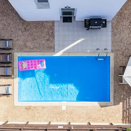Dafni Villa *